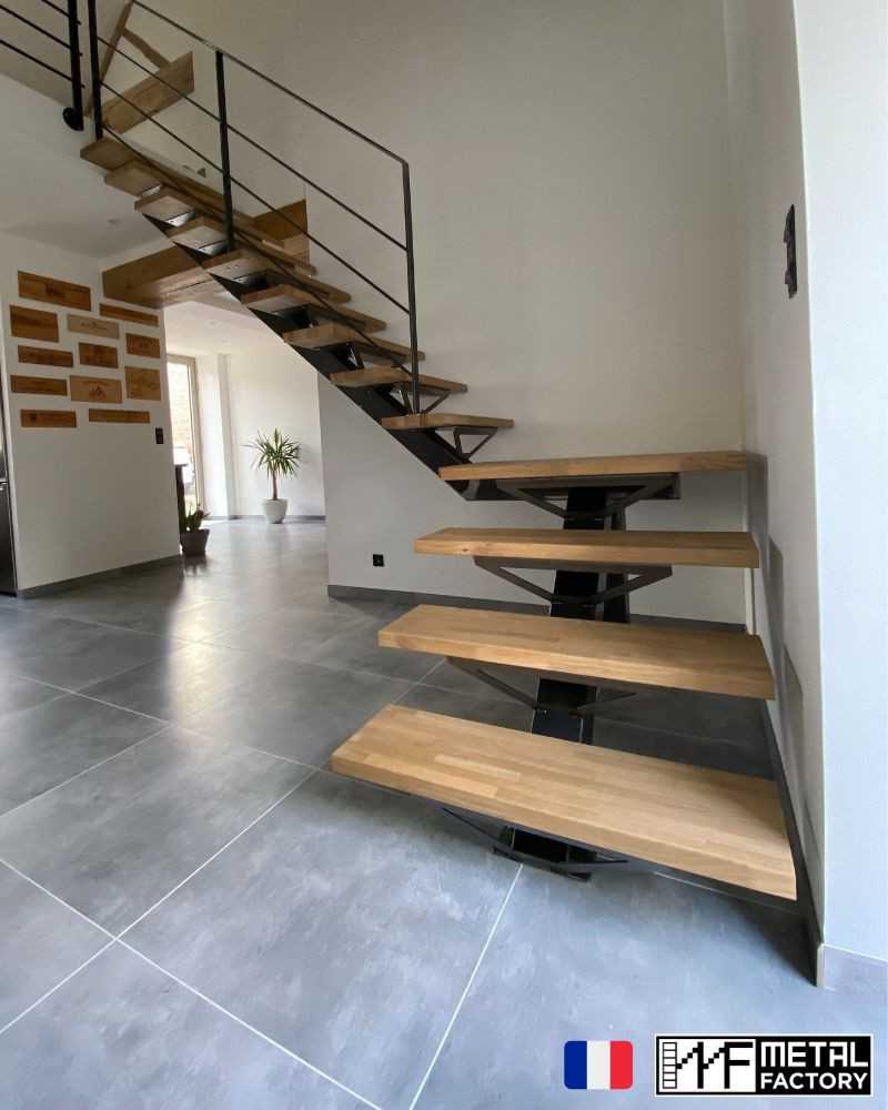 escalier 1/4 tournant avec palier - finition avec vernis incolore mat et marches en chêne