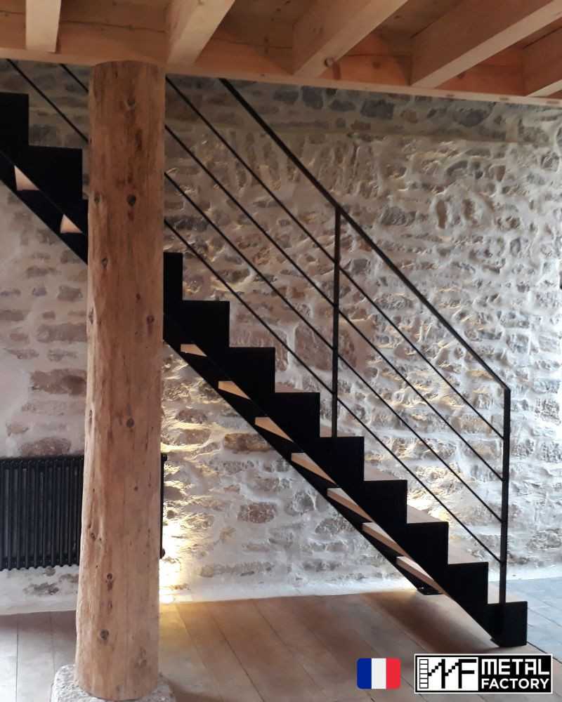 escalier intérieur à crémaillère - peinture thermolaquée noir mat RAL 9005