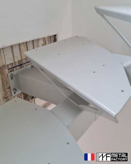 détail de la fixation dans le mur porteur pour reprendre les efforts dans le virage