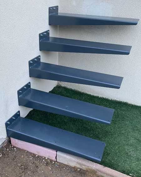 support de marche pour escalier flottant