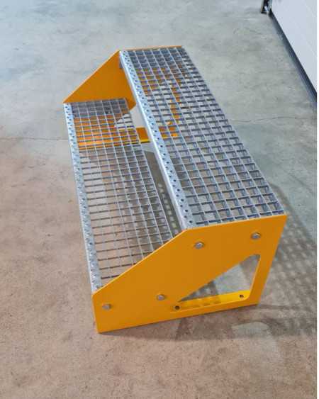 escalier pour zone de stockage en acier avec marches caillebotis