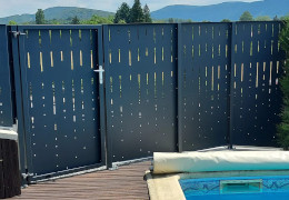 Fabrication d'une clôture en aluminium pour la sécurisation d'un accès piscine